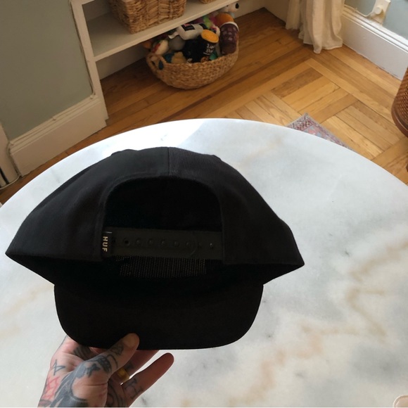 NEW HUF Black and White Collegiate Embroidered Logo Hat - Picture 2 of 3